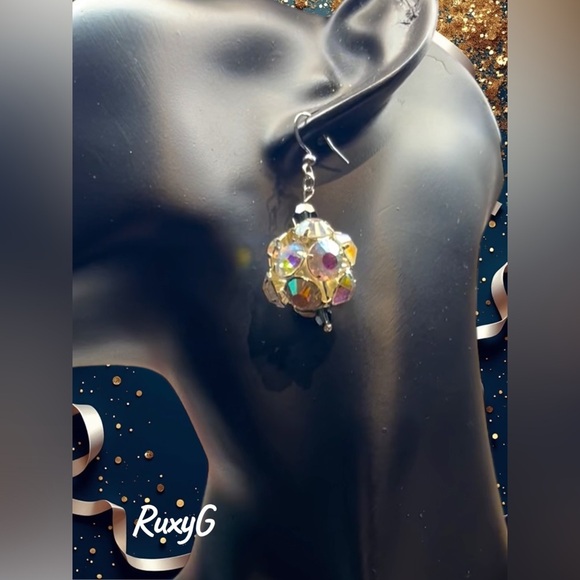 578. Elegant Silver Disco 🪩 Crystal Earrings - Picture 1 of 8